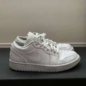 Air Jordan 1 Low in Triple White Size 8W